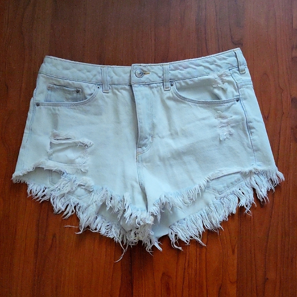 High waist distressed denim shorts by Divided